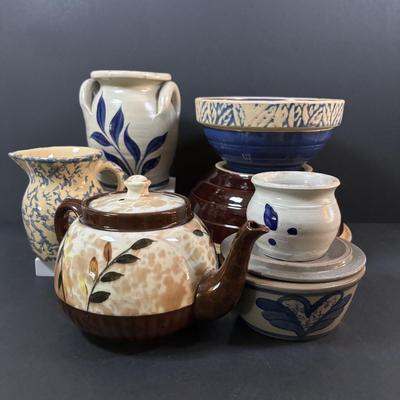LOT 253: Williamsburg Pottery, Robinson Ransbottom Roseville spongeware Pitcher, 9-inch USA Brown Glaze Bowl & More