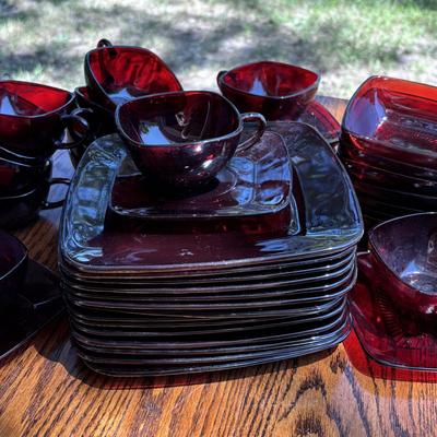 LOT 257: Anchor Hocking Royal Ruby Charm Square Glassware Collection