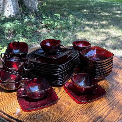 LOT 257: Anchor Hocking Royal Ruby Charm Square Glassware Collection