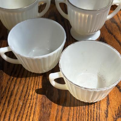 LOT 258: Vintage Petalware Cremax Collecton & More