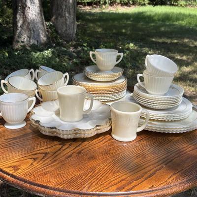 LOT 258: Vintage Petalware Cremax Collecton & More