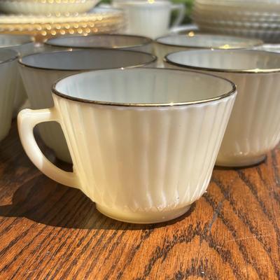LOT 258: Vintage Petalware Cremax Collecton & More