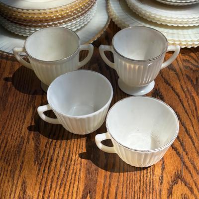 LOT 258: Vintage Petalware Cremax Collecton & More