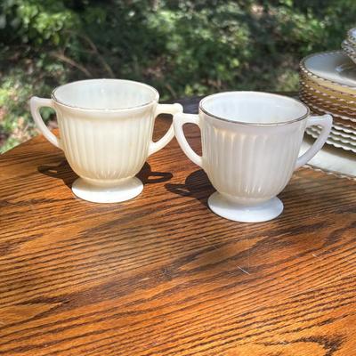 LOT 258: Vintage Petalware Cremax Collecton & More