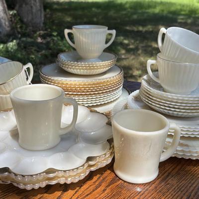 LOT 258: Vintage Petalware Cremax Collecton & More