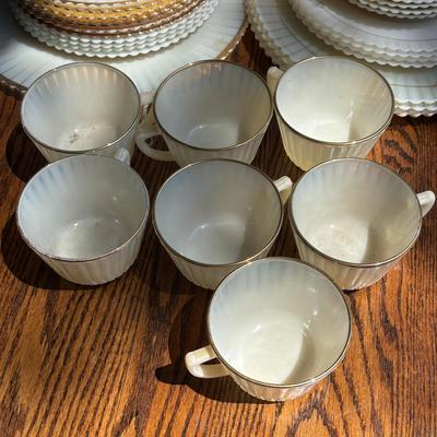 LOT 258: Vintage Petalware Cremax Collecton & More