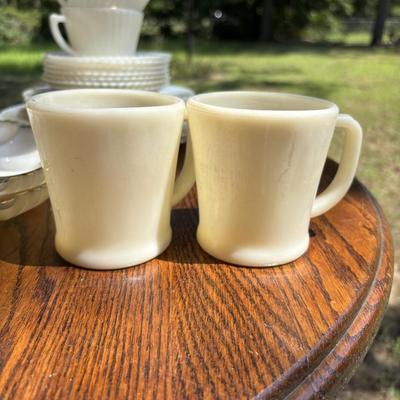 LOT 258: Vintage Petalware Cremax Collecton & More