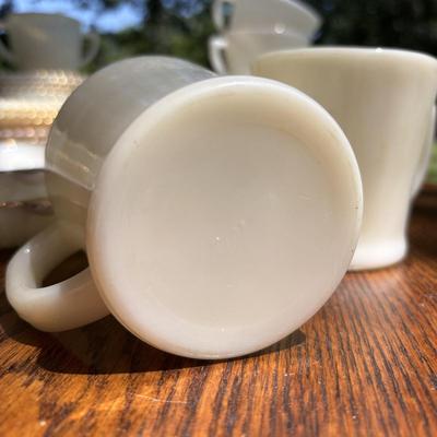 LOT 258: Vintage Petalware Cremax Collecton & More