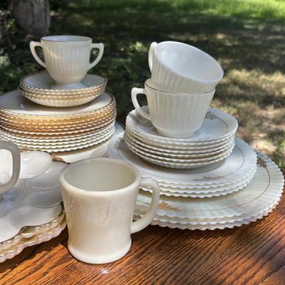 LOT 258: Vintage Petalware Cremax Collecton & More