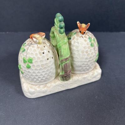LOT 261: Hall for Westing House Refrigerator Dishes (no lids), Brown Glaze Bowl USA, Shawnee Cat Creamer, National Dairy Orange Juice...