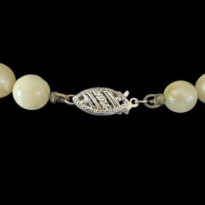 Pearl Necklace With 14kt White Gold Clasp
