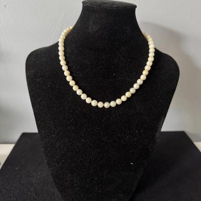 Pearl Necklace With 14kt White Gold Clasp
