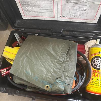 Sale Photo Thumbnail #332: Rope, safety kit, air hose, mattresses

Table not included