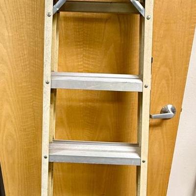 Stanley 6-Foot Fiberglass Ladder