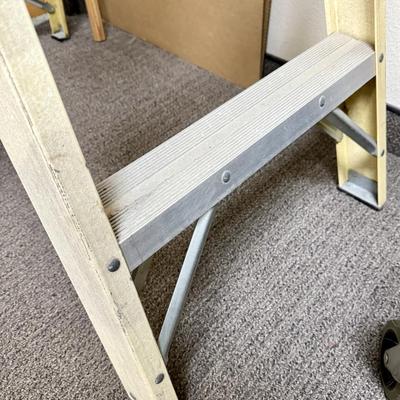 Stanley 6-Foot Fiberglass Ladder