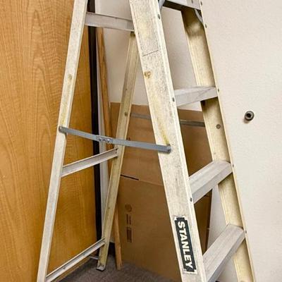 Stanley 6-Foot Fiberglass Ladder