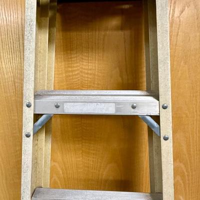 Stanley 6-Foot Fiberglass Ladder