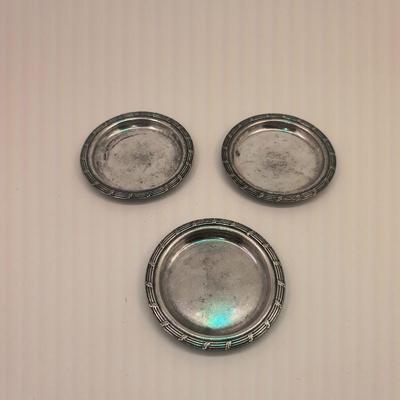 Small silver plates, 3