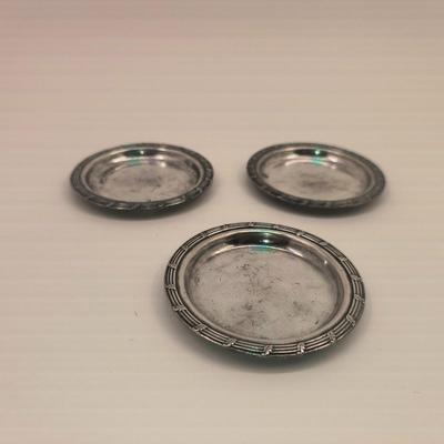 Small silver plates, 3
