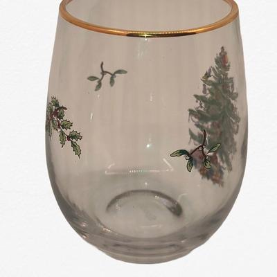 Wine glass with Christmas tree