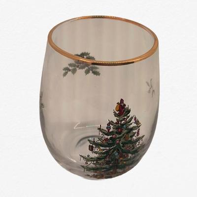 Wine glass with Christmas tree