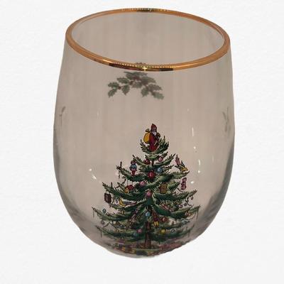 Wine glass with Christmas tree
