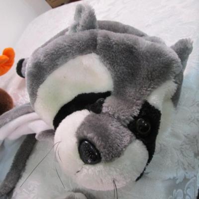 3 Ty stuffed animals, 1 stuffed lizard, 1 raccoon hat with gloved ends