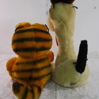 1 Garfield & 1 Odie stuffed animal