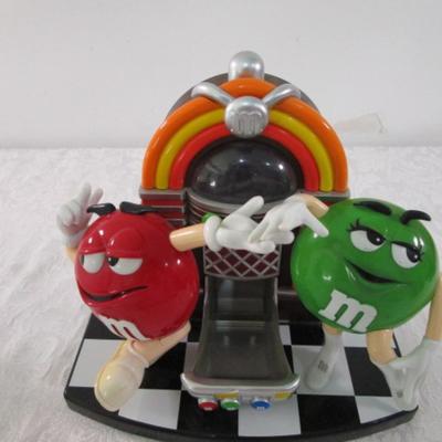 M&M dispenser, mechanical