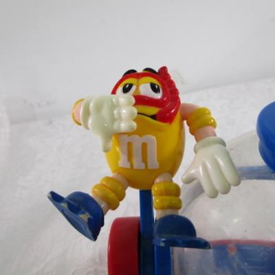 M&M dispenser, mechanical