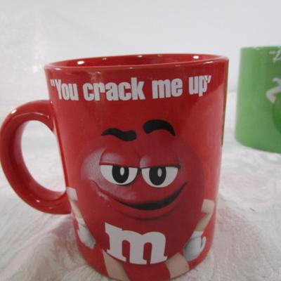 2 M&M mugs, red & green