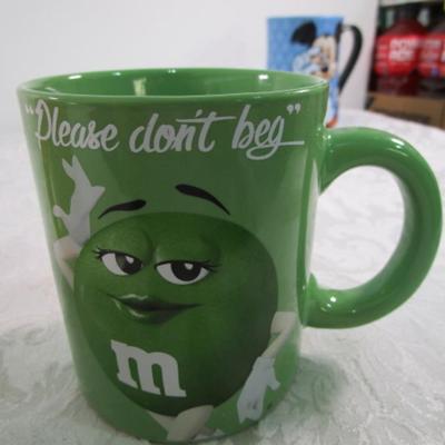2 M&M mugs, red & green