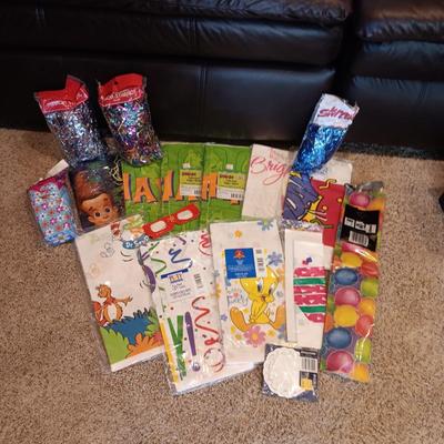 NEW DISPOSABLE TABLECLOTHS FOR KIDS AND COLORFUL COLORFUL BASKET GRASS