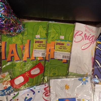 NEW DISPOSABLE TABLECLOTHS FOR KIDS AND COLORFUL COLORFUL BASKET GRASS