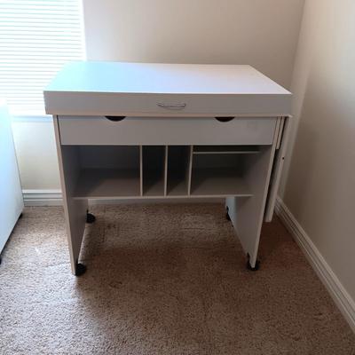 NICE COMPACT WORKSTATION ON CASTERS