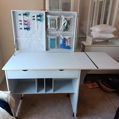 NICE COMPACT WORKSTATION ON CASTERS