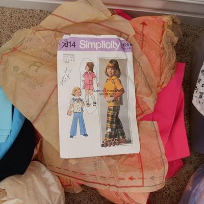 PARTIALLY COMPLETED SEWING PROJECTS AND SCRAP MATERRIAL
