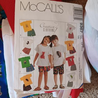 PARTIALLY COMPLETED SEWING PROJECTS AND SCRAP MATERRIAL