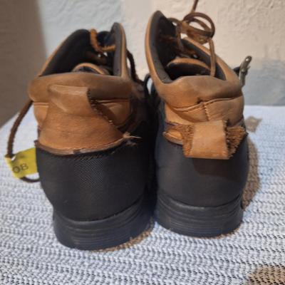 Sale Photo Thumbnail #587: these are in great shape. They look better than the photos.  They don't look to have been worn, see photo of bottom.