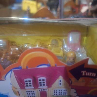 Sale Photo Thumbnail #601: it has the tiny people and furniture too, see all photos.