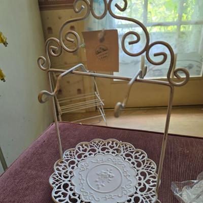 Tea cup stand