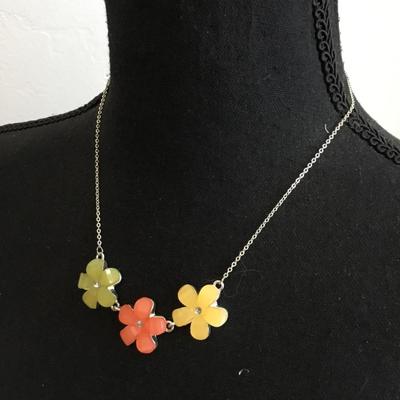 Cute flower necklace