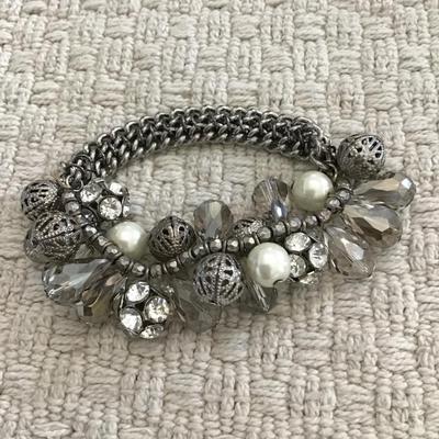 Silver tone crystal stretch bracelet