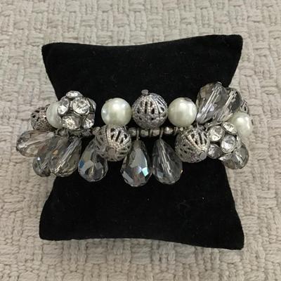Silver tone crystal stretch bracelet