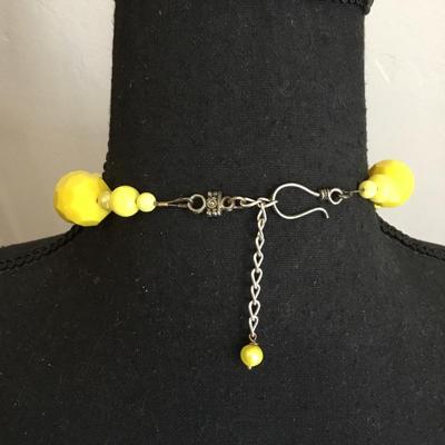 Cool vintage, chunky yellow statement bead necklace. Very cool.