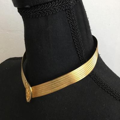 Beautiful vintage, gold, toned collar statement necklace very cool