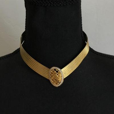 Beautiful vintage, gold, toned collar statement necklace very cool