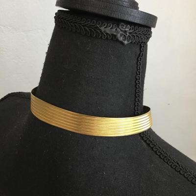 Beautiful vintage, gold, toned collar statement necklace very cool