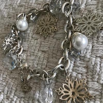 Avon silver tone snowflake charm bracelet