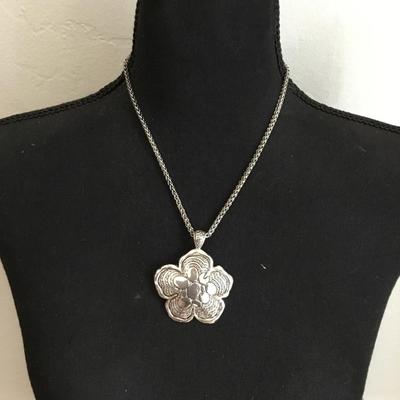 Cute vintage flower necklace